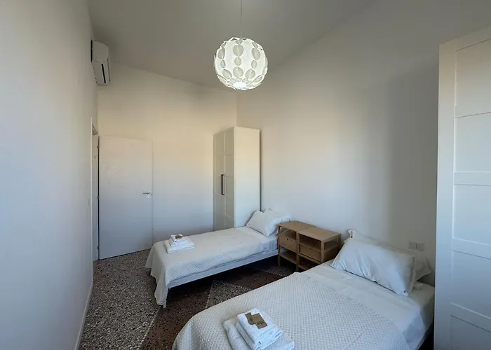 Stylish & Trendy Hub In Apartment Rom