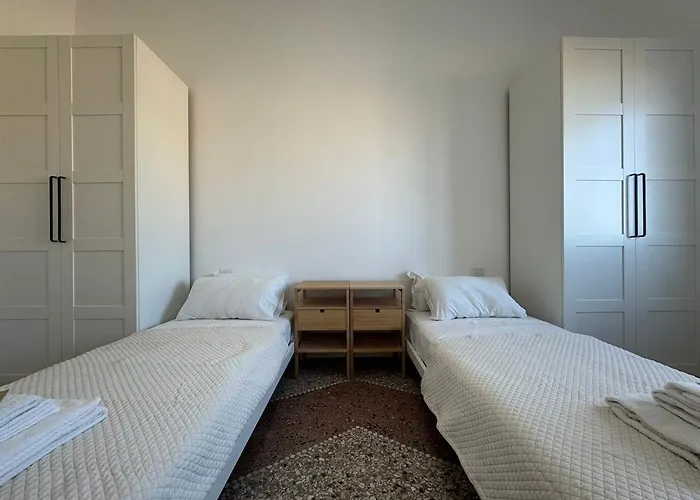 Stylish & Trendy Hub In Apartment Rom