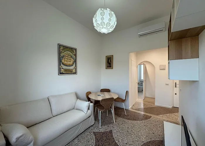 Stylish & Trendy Hub In Apartment