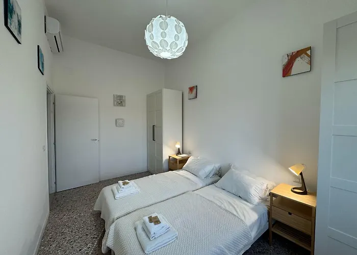 Stylish & Trendy Hub In Apartment